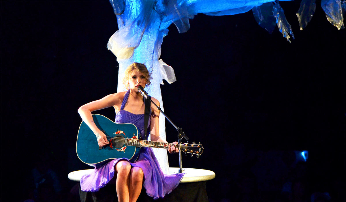 Taylor Swift in 2011 [CC BY 2.0 (http://creativecommons.org/licenses/by/2.0)], via Wikimedia Commons